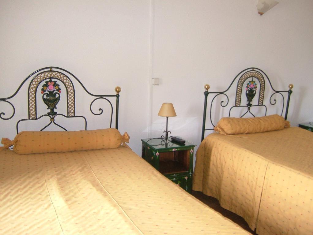 Alentejano Low Cost Hotel Estremoz Zimmer foto